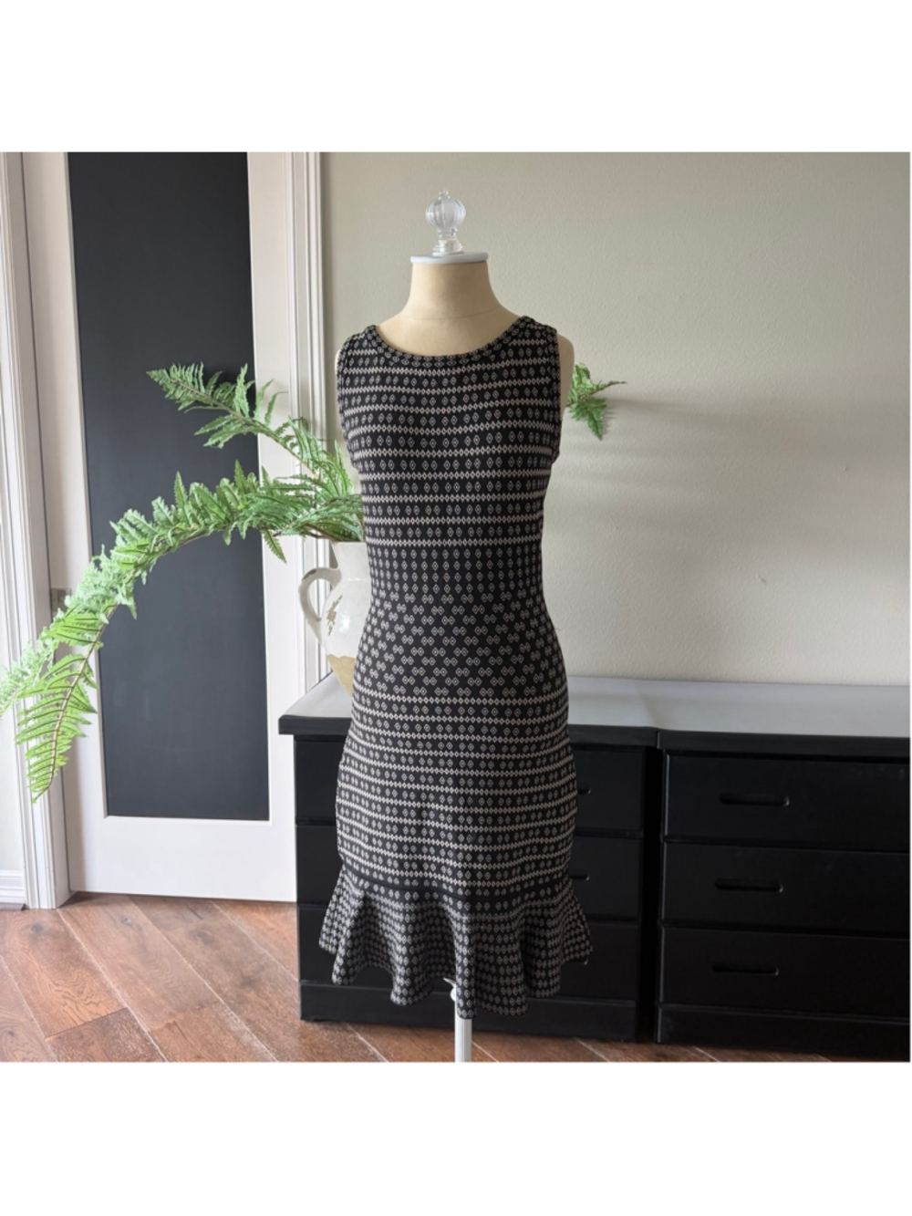 Max Studio Bandage Dress S Black Beige Fitted Knee Length High Neck - Picture 2 of 6